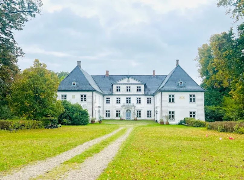 Gut Deutsch-Nienhof - Verwaltung, Germany